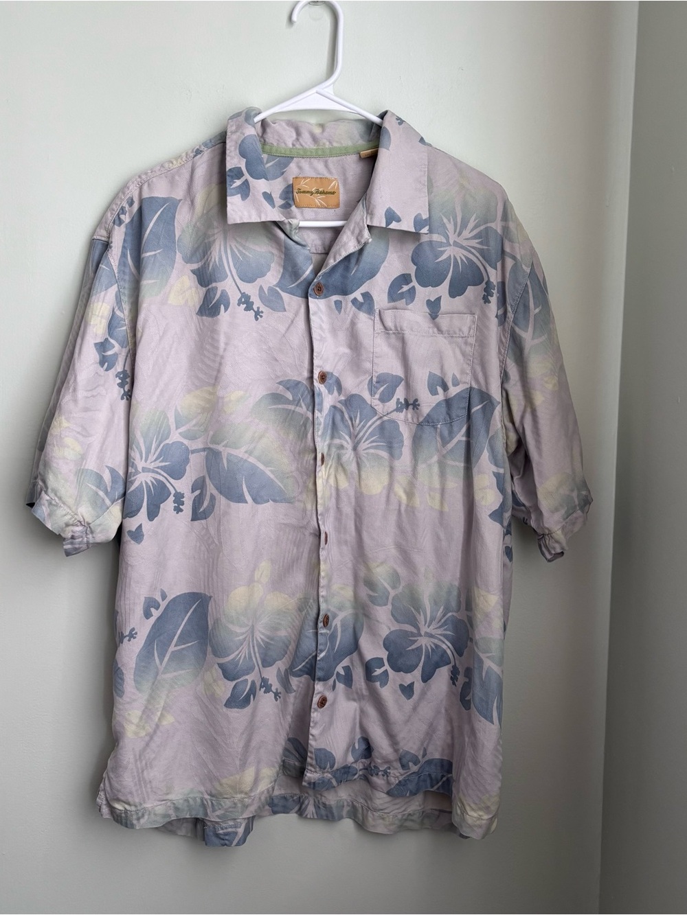 Tommy bahama 100% silk Floral Hawaiian Shirt - Men's Casual Button-Up
